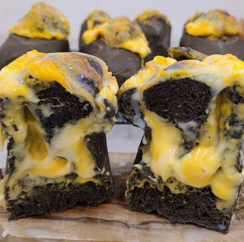 [Bakeaholic] Squid Ink Cheese Bread